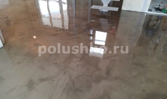 заливной пол в доме лофт с разводами